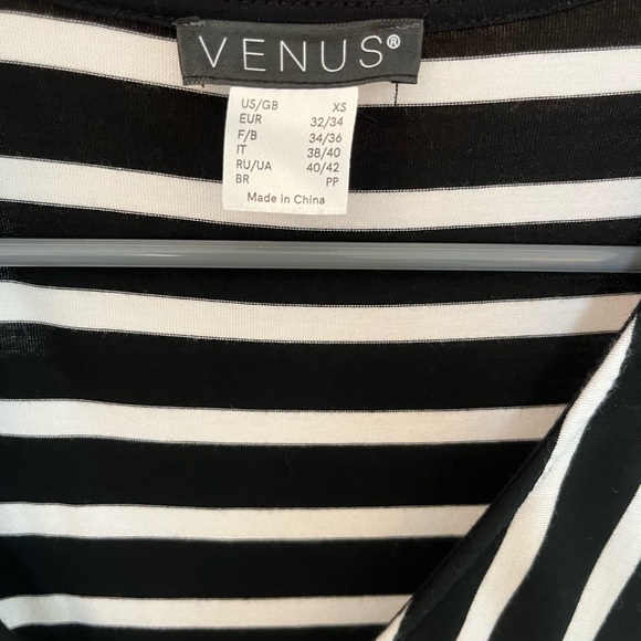 Black and white striped Venus top - Picture 2 of 3